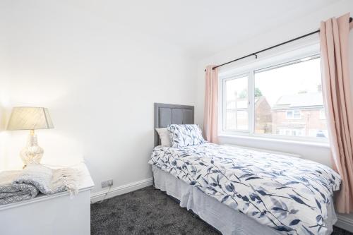 Entire 3 bedrooms home away from Home in Salford