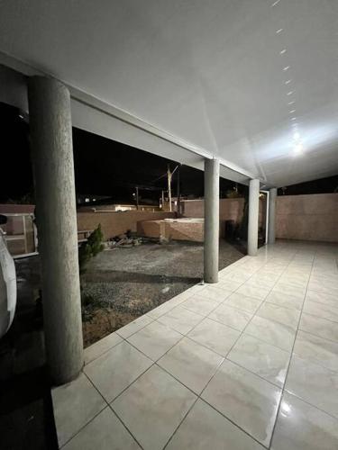 Casa na pinheira à 30 mt da praia, com jacuzzi!