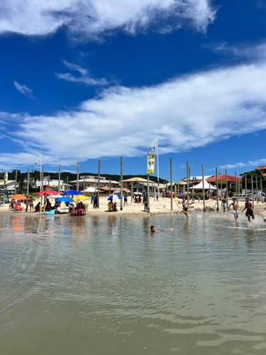 Casa na pinheira à 30 mt da praia, com jacuzzi!