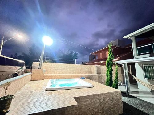 Casa na pinheira à 30 mt da praia, com jacuzzi!