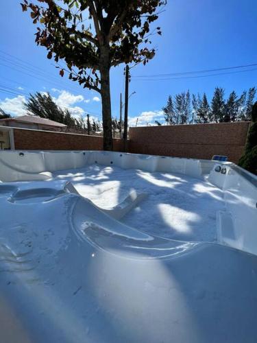 Casa na pinheira à 30 mt da praia, com jacuzzi!