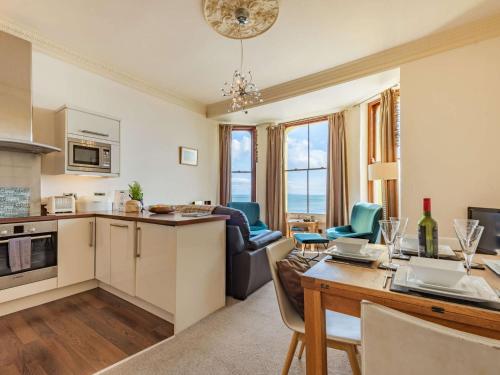 2 Bed in Tenby FB233