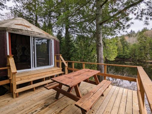 المرافق, Aux Berges du lac Castor in Saint-Paulin (QC)