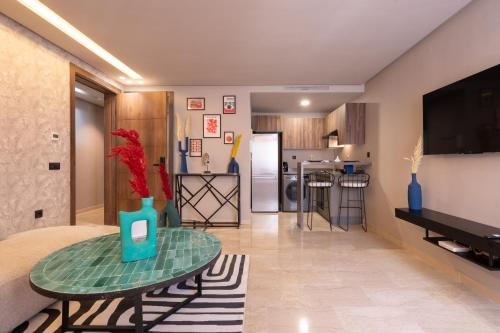 Luxoria by ShortStayMaroc, Studio Moderne et Chic, Parking, Quartier Central 4