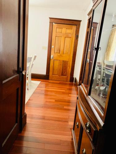 บริการและสิ่งอำนวยความสะดวก, Cozy First Floor Apartment in ชิโคปี (MA)