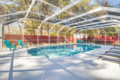 Pool and Gameroom Family Fun Retreat in Hinesville! in 翰斯維爾 (GA)
