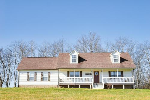 Charming Country Home with Deck - 20 Mi to Franklin