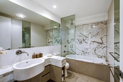 Three-Bedroom Apartment with Pool View - Butter Factory #1 image 3