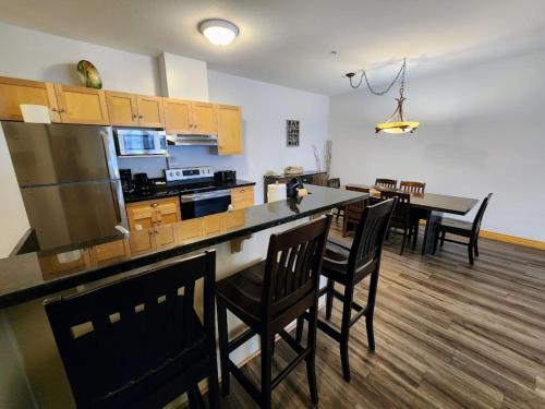 Two-Bedroom Suite with Balcony image 3