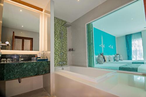 room detail thumbnail 2