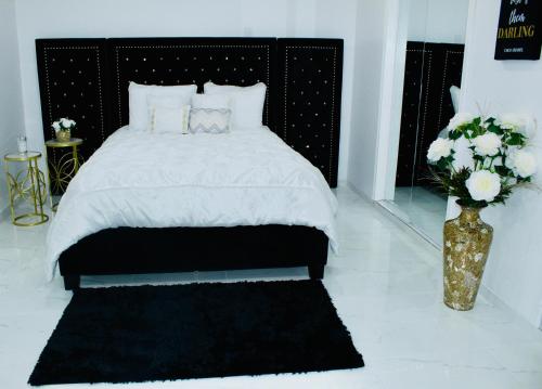 Luxury Studio only 5 miles to IAH in Humble, USA