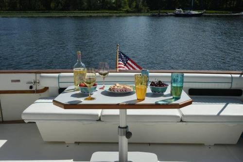 Beautiful Yacht on Catskill Creek