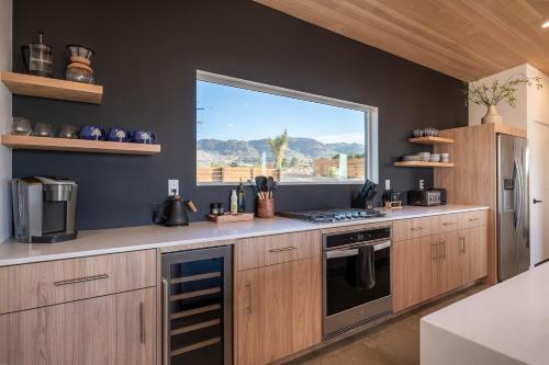 Desert Mantra Hot Tub, Pool & Views in Joshua Tree, USA