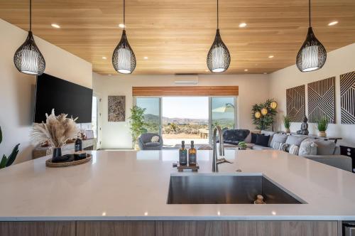 Desert Mantra Hot Tub, Pool & Views in Joshua Tree, USA