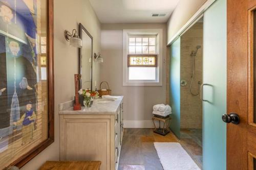 The Poets House, Luxury and Solitude on 100 acres in Lewisville, USA