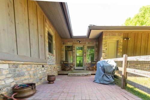 The Poets House, Luxury and Solitude on 100 acres in Lewisville, USA