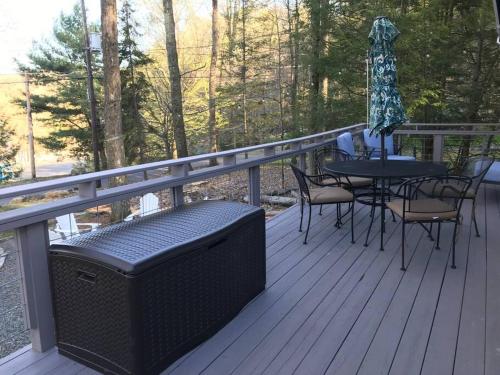 Lake Access with a View! Lake Wallenpaupack . in Greentown, USA