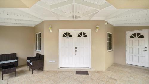 Your roomy comfortable place K4 near Maurice Bishop International Airport