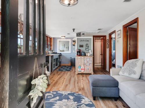 Waterfront on Lake Talquin - Near FSU - Stunning Views - 2 Story Deck - Fire Pit - Fast 1000 mbps Internet - 3 min from Boat Ramp, Tallahassee (foto 6)
