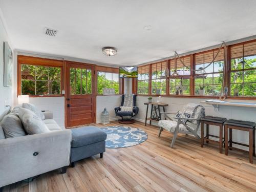 Waterfront on Lake Talquin - Near FSU - Stunning Views - 2 Story Deck - Fire Pit - Fast 1000 mbps Internet - 3 min from Boat Ramp, Tallahassee (foto 7)
