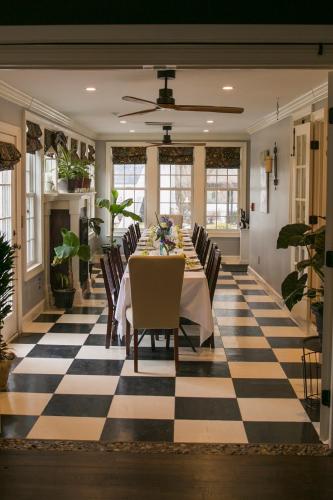 哈特福德南部/格拉斯頓伯里康涅狄格河谷公寓 (The Connecticut River Valley Inn Hartford South/Glastonbury) in 格拉斯頓伯里