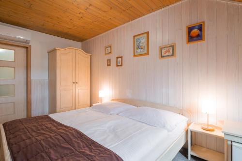 Small Double Room with Wellness Access