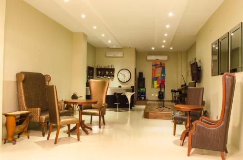 Bar/lounge, Ritz Hotel Angeles in Balibago