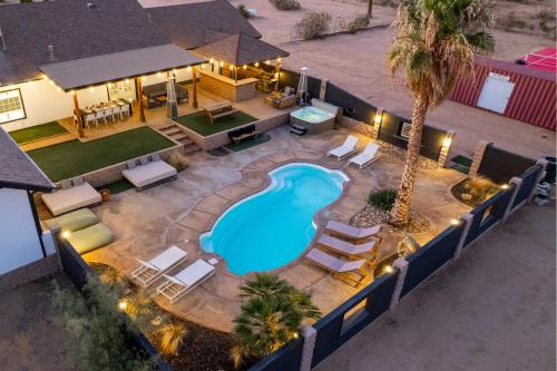 The Oasis Resort Pickleball, Pool, Gym, Hot Tub in Yucca Valley, USA