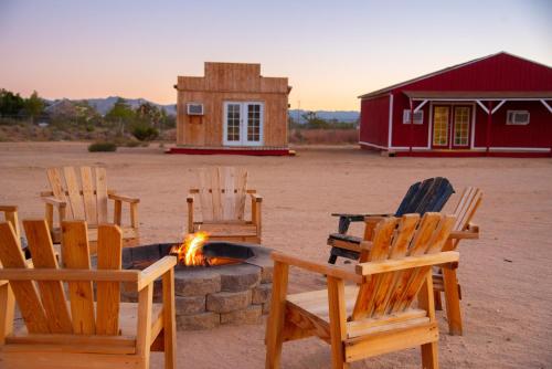 The Oasis Resort Pickleball, Pool, Gym, Hot Tub in Yucca Valley, USA