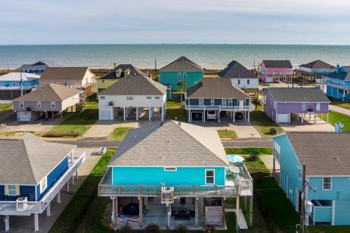 The Reel Teal home in Crystal Beach, USA