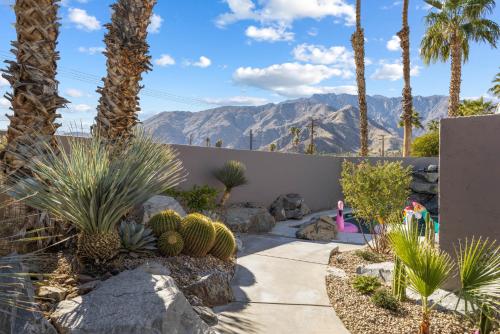 Private Pool & Mountain Views! in Palm Springs, USA