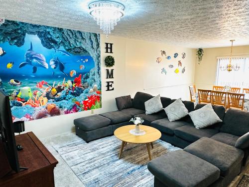 Ocean Palace -12 Guests- close to I-75-Amazing Location!! in Maud, USA