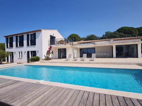 Villa Sainte-Maxime, 6 pièces, 10 personnes - FR-1-780-67 - Location, gîte - Sainte-Maxime