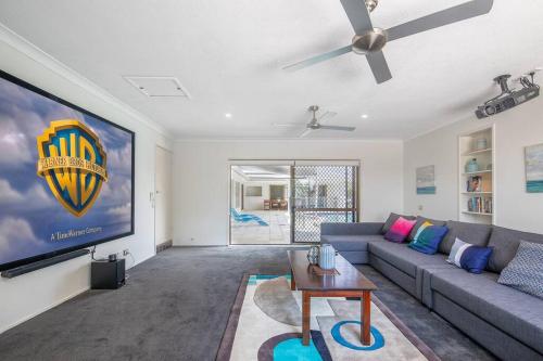 Exquisite Airbnb in Broadbeach Waters-Pool/Theater