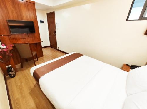456 Hotel Room Type - Budget Double Room