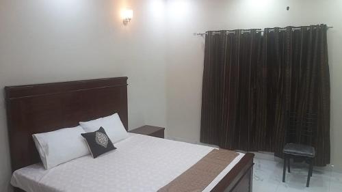 7-Bedroom Vacation Home in Johar Town - image 6