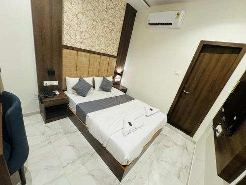 Hotel Amazing - Asalpha Metro Station, Bombaj