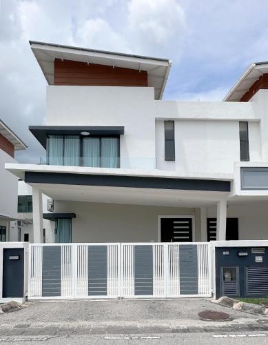 Grand’e La Villa Homestay - Tap to explore photos