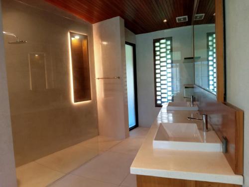 Beautiful Round Villa in Payangan - Tap to explore photos