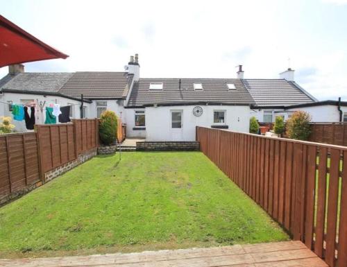 Charming 2 bed sandstone cottage in Waterside, Kirkintilloch