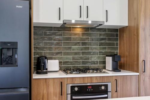 Storey Time I 2BR Townhouse for Melbourne Travel in 瑞斯維爾