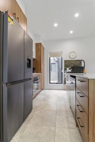 Storey Time I 2BR Townhouse for Melbourne Travel in 瑞斯維爾