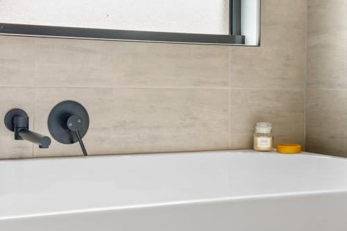 Storey Time I 2BR Townhouse for Melbourne Travel in 瑞斯維爾