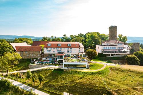 Burghotel Staufeneck - Hotel - Salach