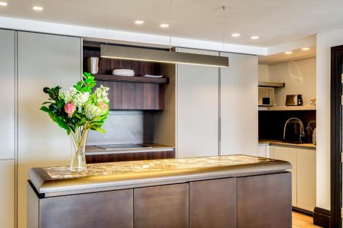 Dunmore Luxe - image 9