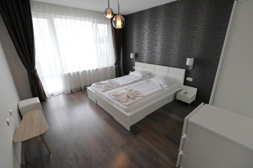 2 bedrooms, 3 beds