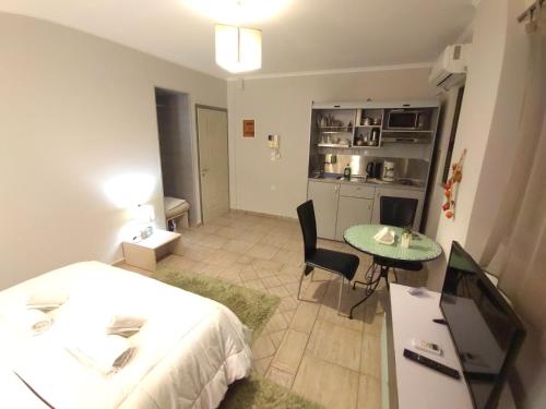 CENTRAL Studio - Fully equiped. Ideal for couples - image 3