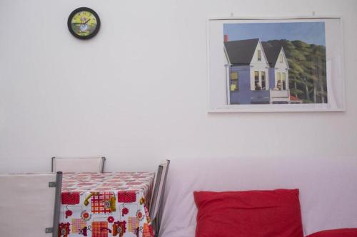 One-Bedroom Apartment image 4