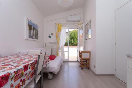 One-Bedroom Apartment image 3
