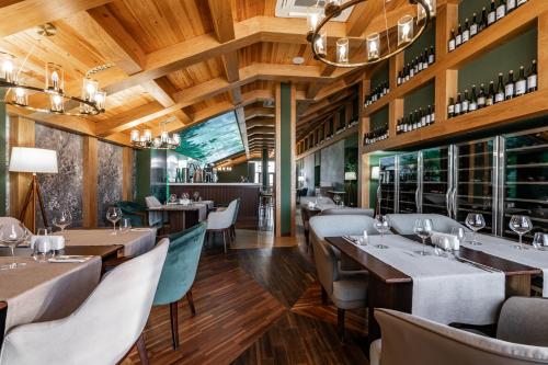 Restaurant, Wyndham Garden Burabay in Burabay